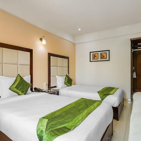 אחמדאבאד Treebo Trend Hotel Parker מראה חיצוני תמונה