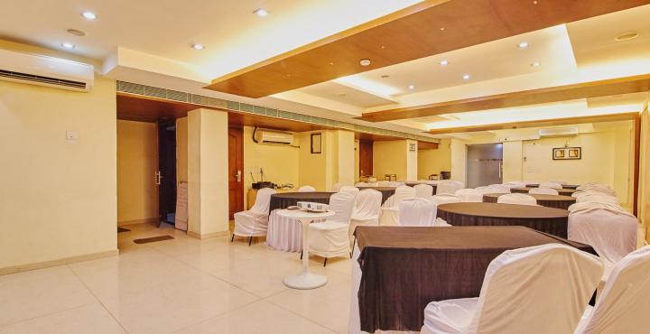 אחמדאבאד Treebo Trend Hotel Parker מראה חיצוני תמונה