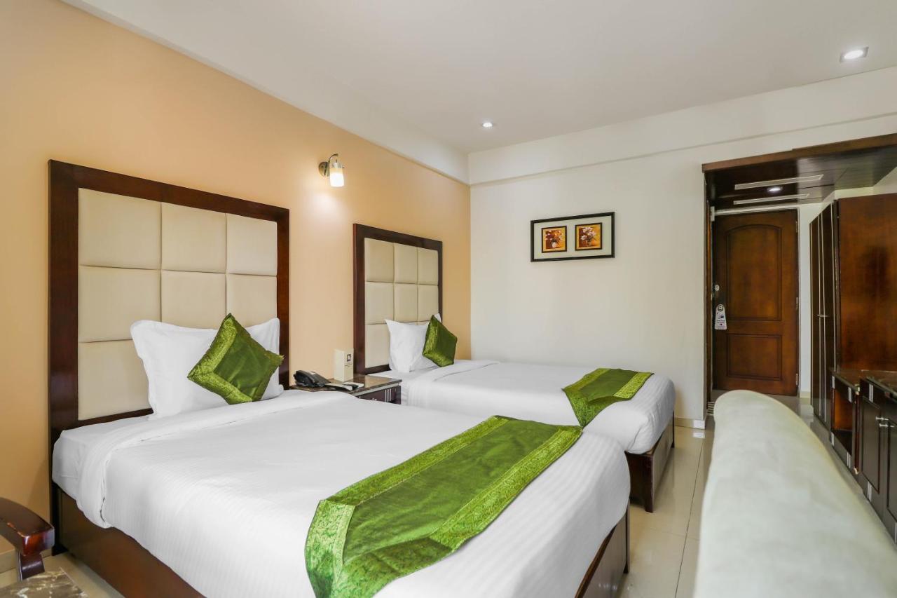 אחמדאבאד Treebo Trend Hotel Parker מראה חיצוני תמונה