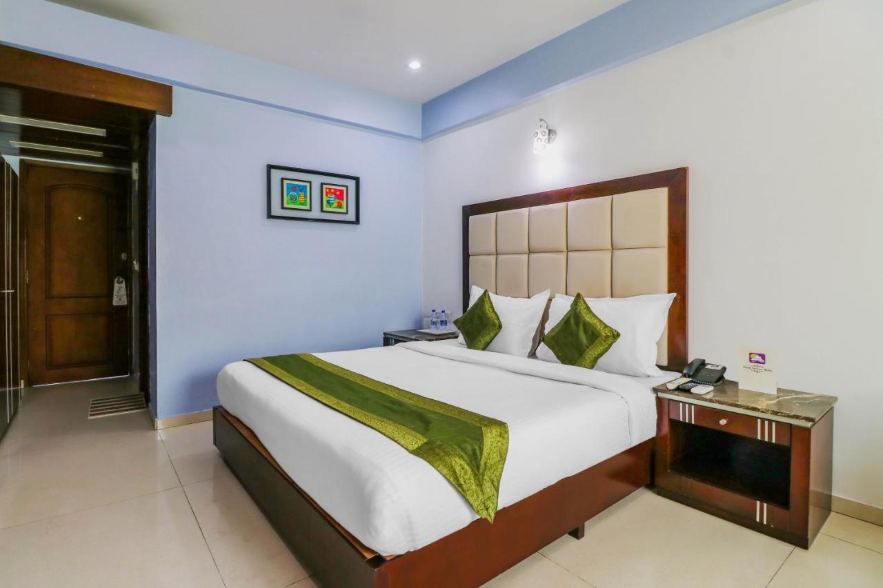 אחמדאבאד Treebo Trend Hotel Parker מראה חיצוני תמונה