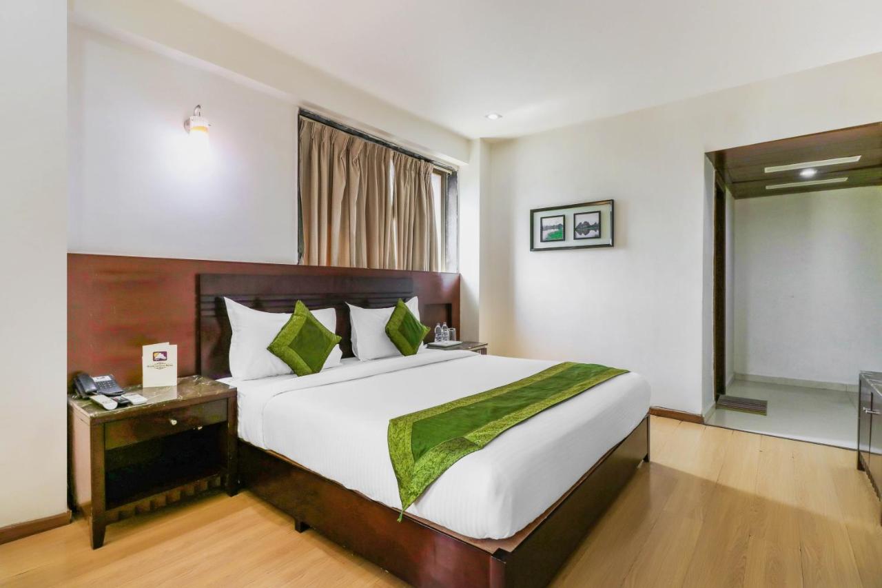אחמדאבאד Treebo Trend Hotel Parker מראה חיצוני תמונה