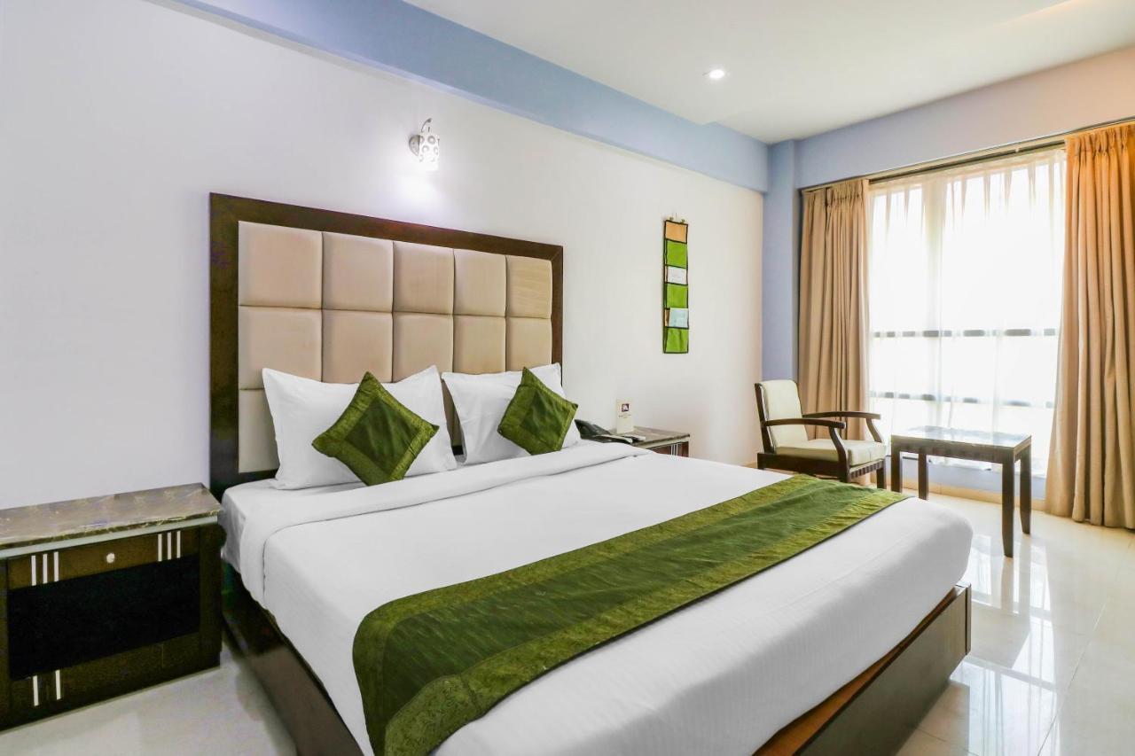 אחמדאבאד Treebo Trend Hotel Parker מראה חיצוני תמונה