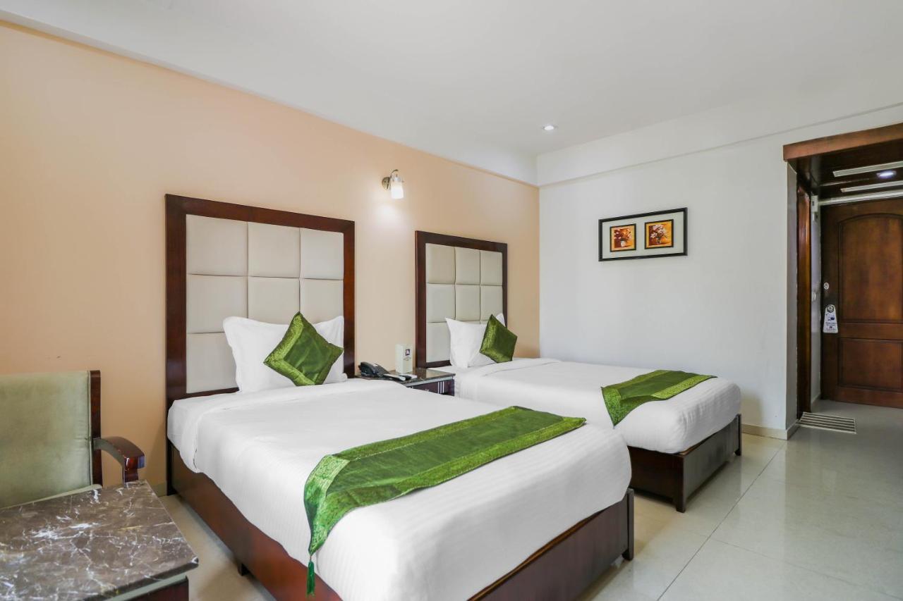 אחמדאבאד Treebo Trend Hotel Parker מראה חיצוני תמונה