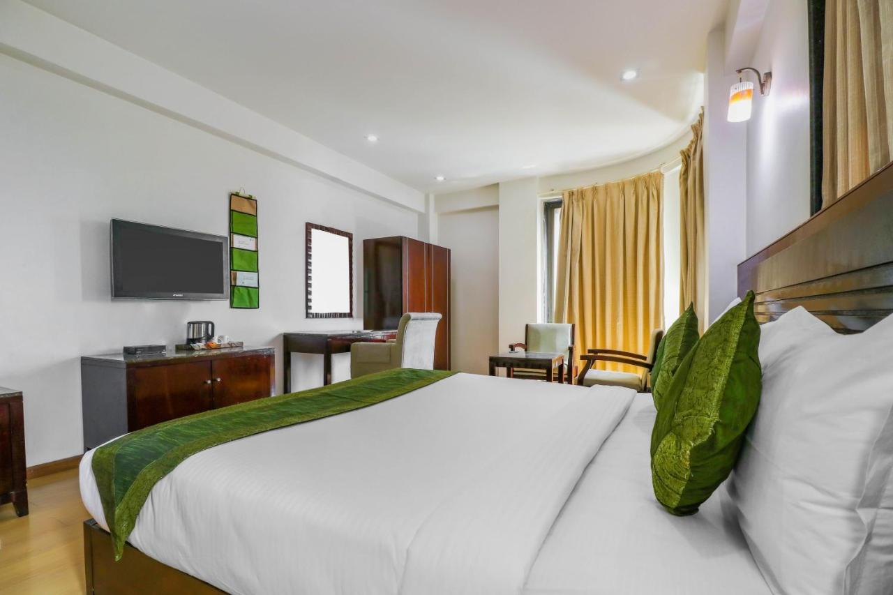 אחמדאבאד Treebo Trend Hotel Parker מראה חיצוני תמונה