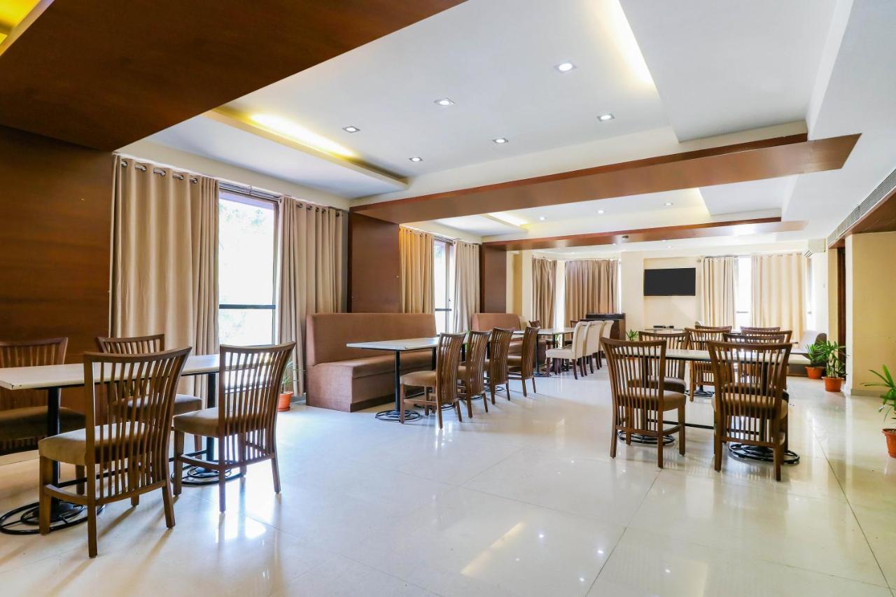 אחמדאבאד Treebo Trend Hotel Parker מראה חיצוני תמונה