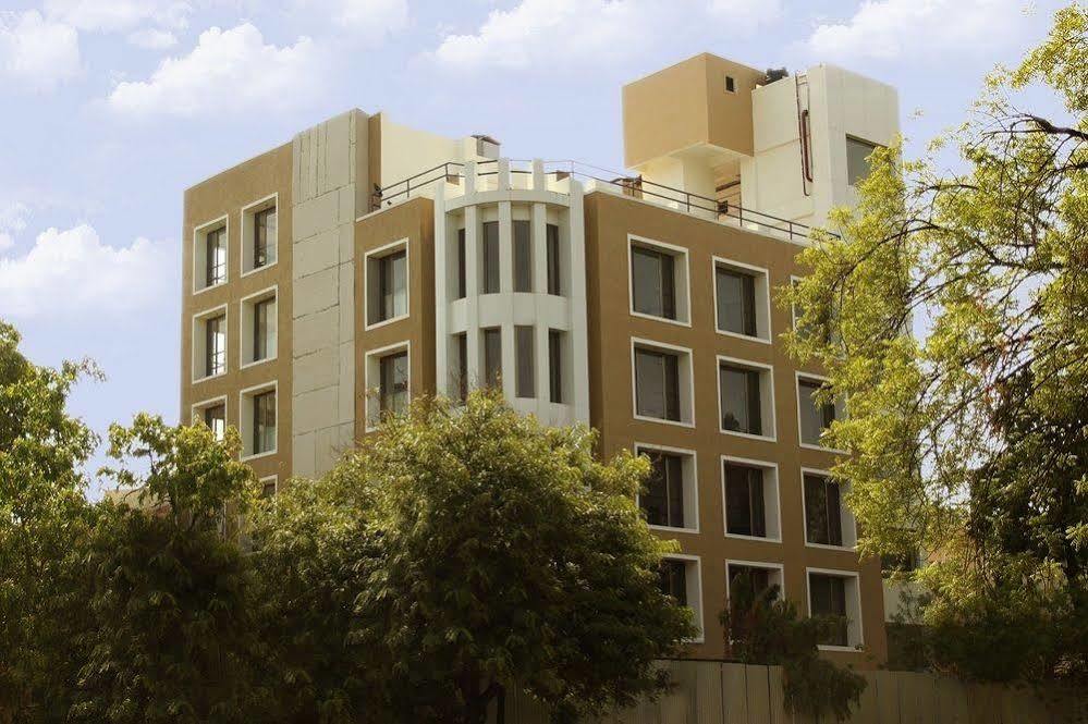 אחמדאבאד Treebo Trend Hotel Parker מראה חיצוני תמונה