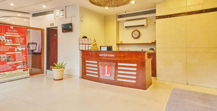 אחמדאבאד Treebo Trend Hotel Parker מראה חיצוני תמונה